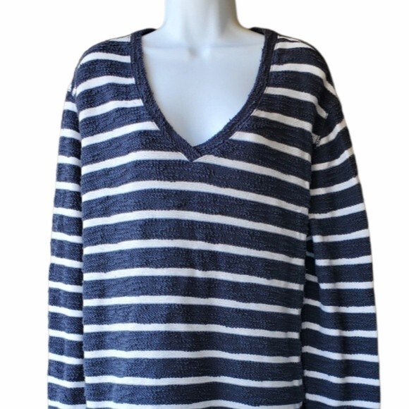 Ava&Viv Womens Blue Striped Vneck Longsleeve Sweater size 1x - Picture 2 of 8